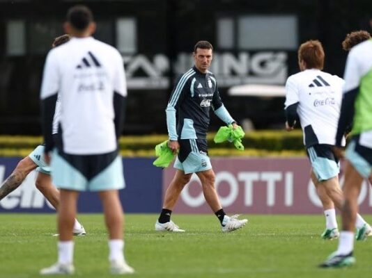 La Selección argentina llegó a Córdoba para disputar su primer amistoso ante Bolivia