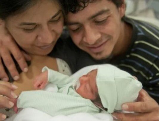 Por qué nacen cada vez menos niños en Argentina: las razones detrás de una caída histórica en la natalidad