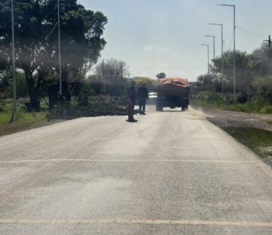 LA PRIMAVERA: Integrantes de la comunidad Qom iniciaron un corte de media calzada sobre la Ruta Nacional 86