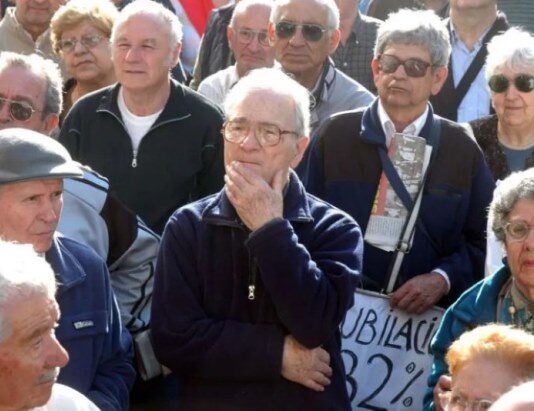 CONFIRMAN $70.000 PARA SEPTIEMBRE: Con 31 meses de bono congelado, los jubilados de la mínima perdieron 30,7%