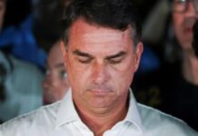 Flávio Bolsonaro llegó a Estados Unidos tras perder las elecciones y Trump le otorgará una visa pese a la prohibición judicial de salir de Brasil