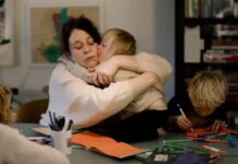 Día de la Madre: el 65% quiere tener hijos, pero la economía y la crianza complican ese deseo